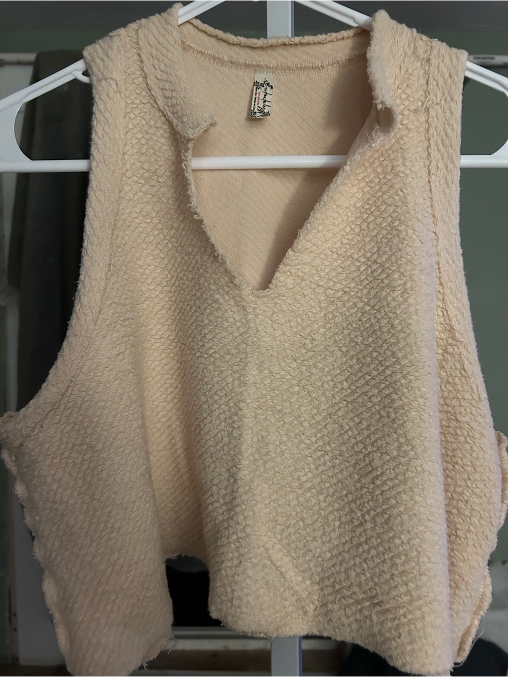 Free People Cream Textured V-Notch Tank & matching Shorts - Picture 2 of 7